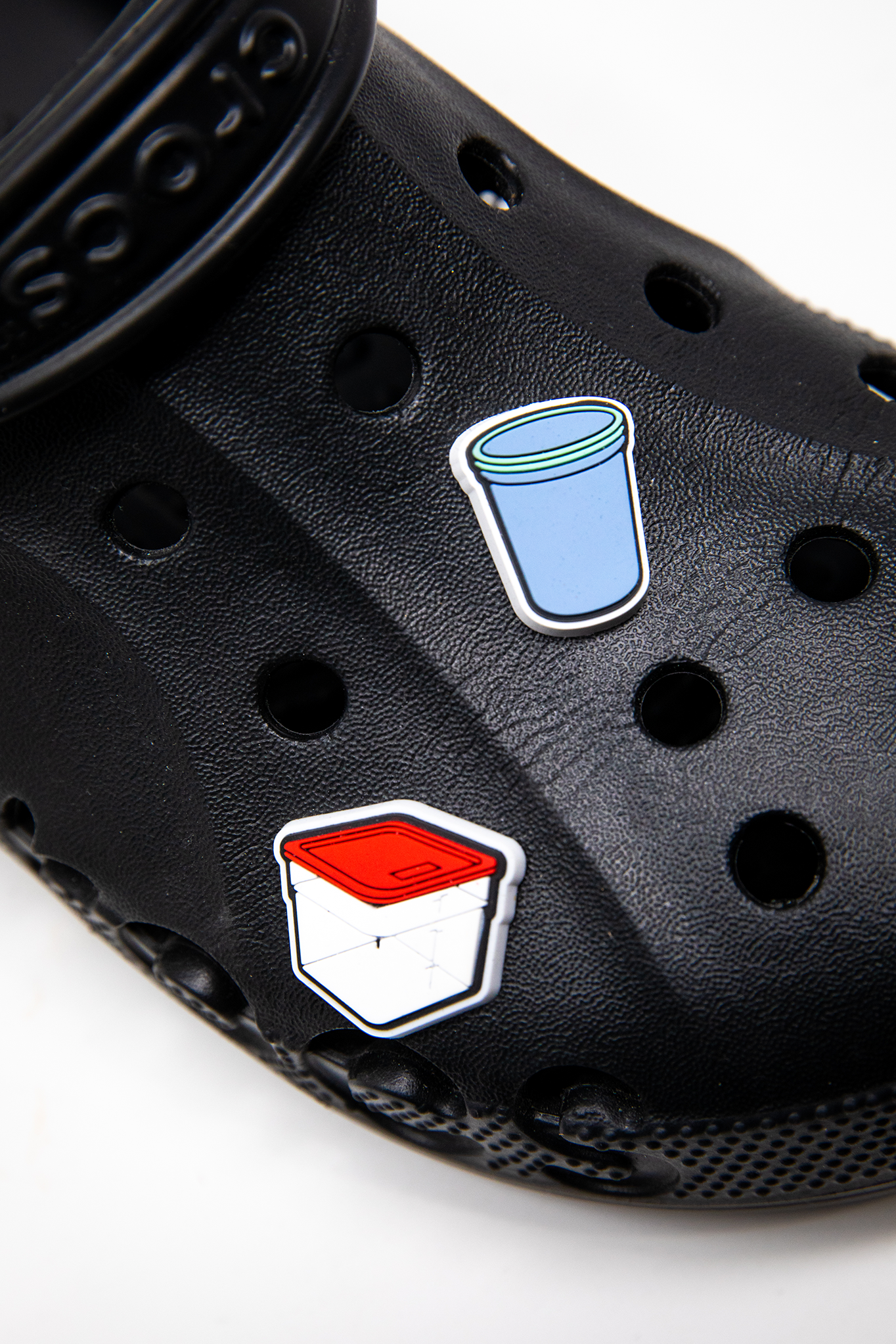 Quart Container Croc Charm