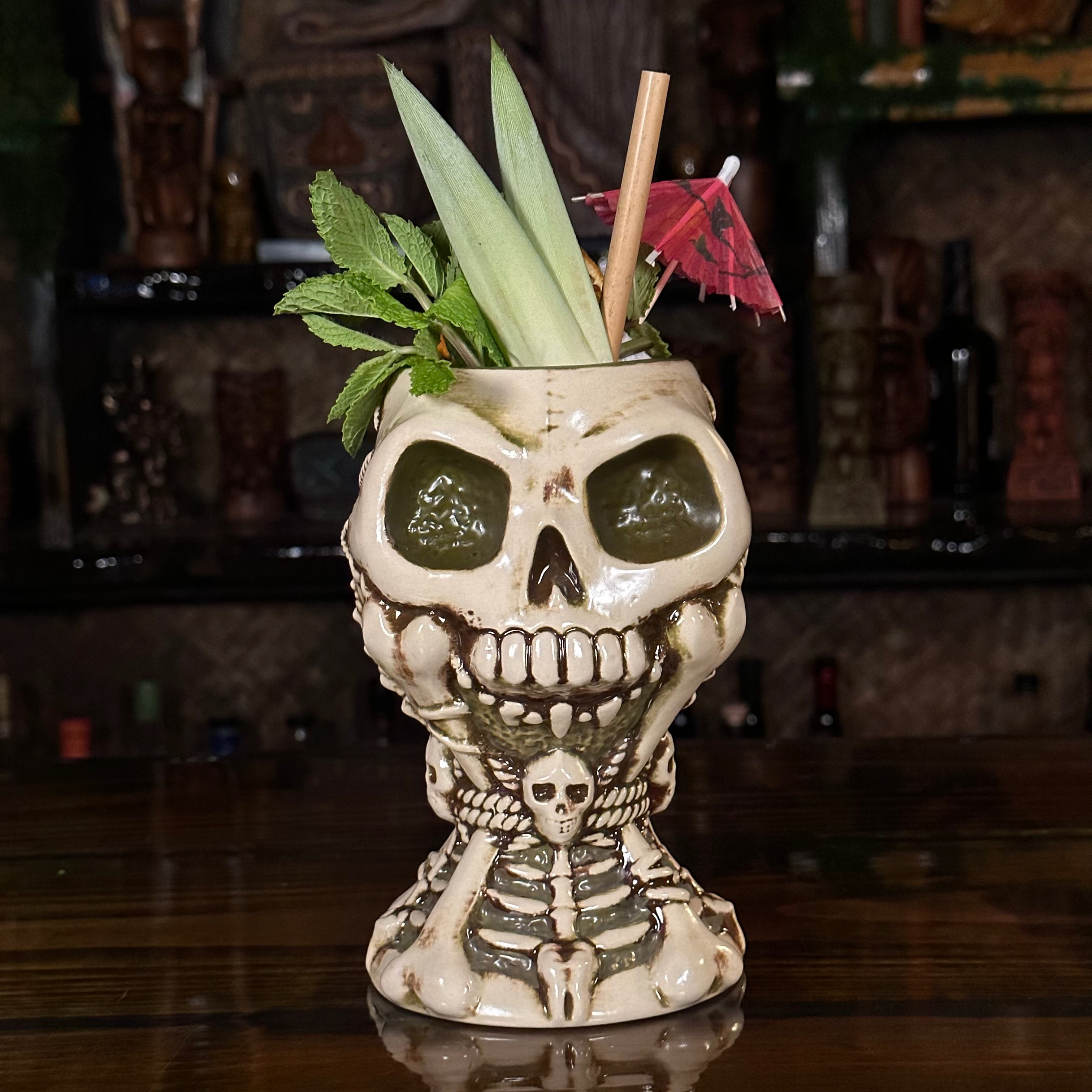 トレーダー FARM TIKI ショットグラス☆shag骸骨マグ ★超レア★開運スカルTIKIトーテムポール ヴィックス マグ スカル 骸骨 Vic's Trader 置物